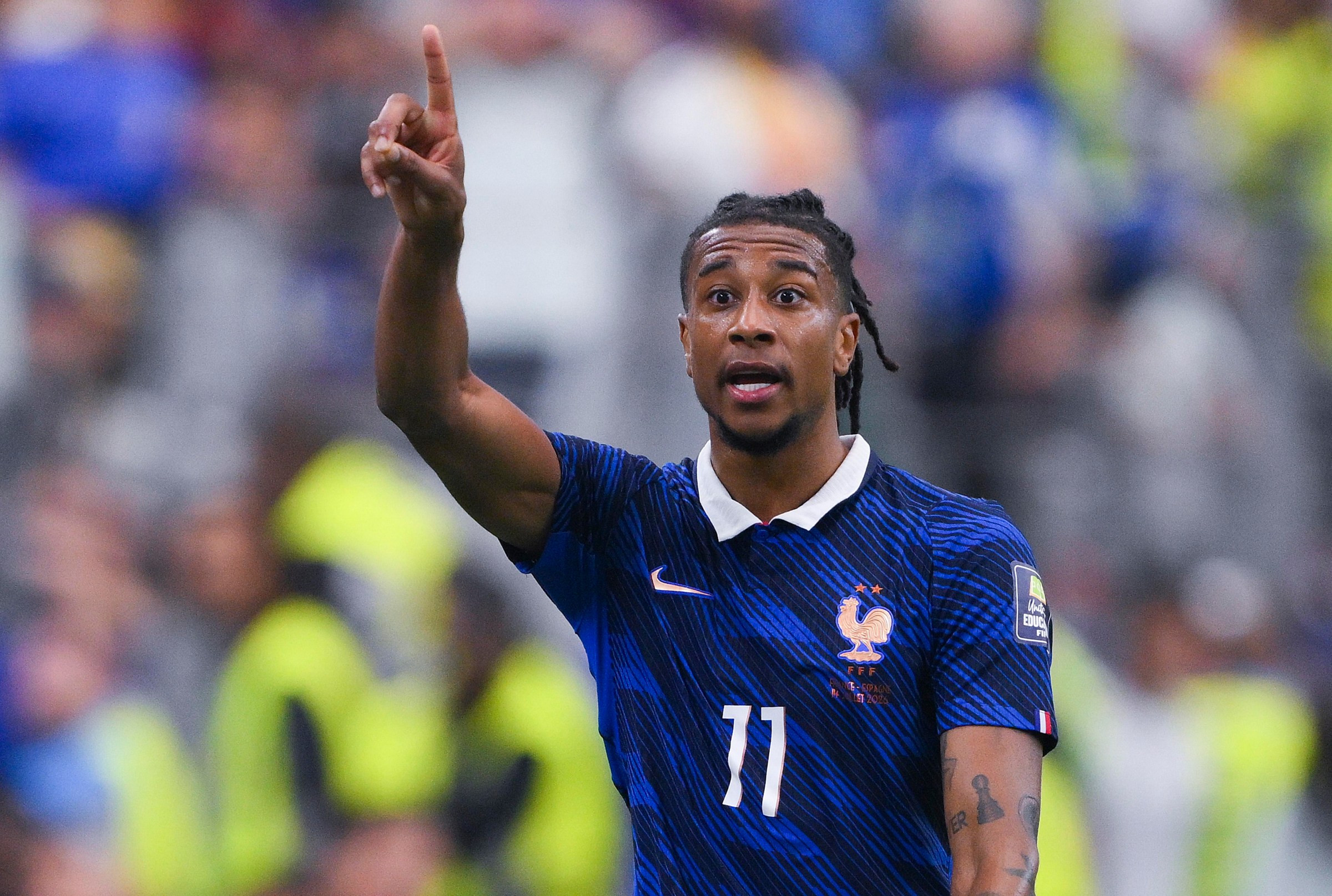Michael Olise celebrando una asistencia con Francia en el Mundial 2026